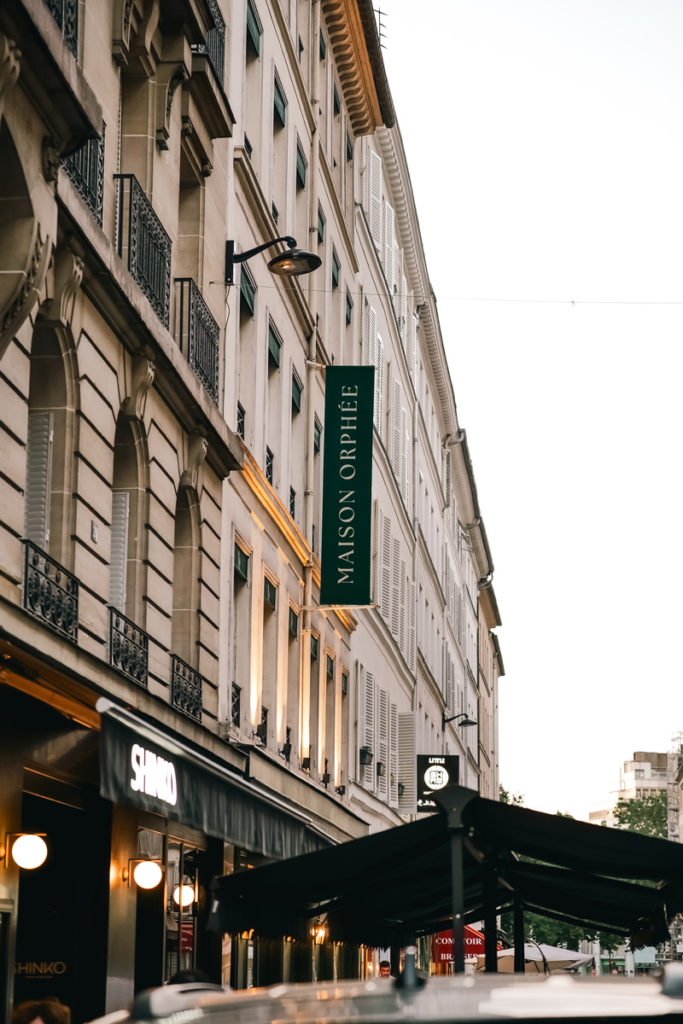 Façade hôtel parisien dans le cadre d'un projet de rebranding.